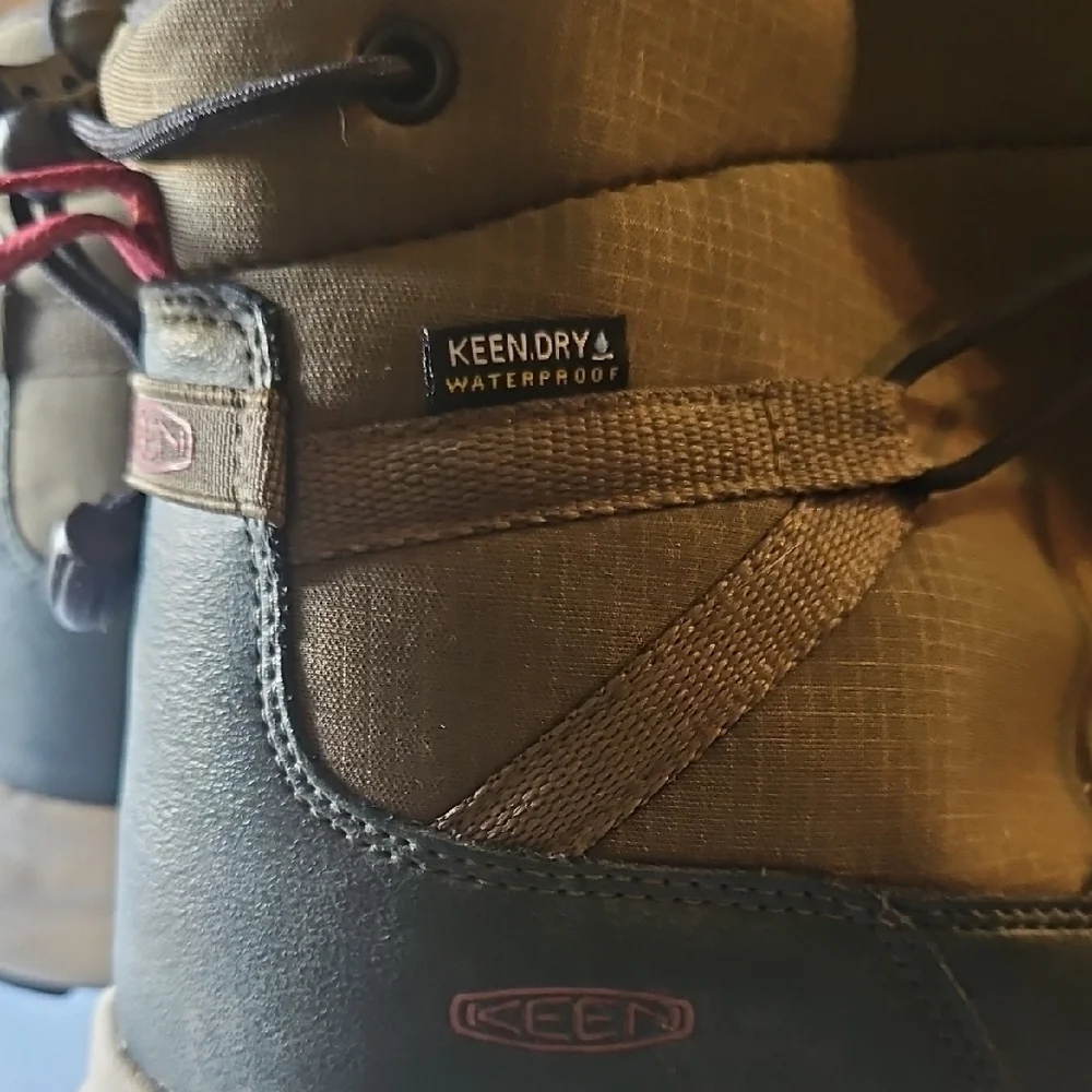 KEEN Men's Green and Black Snow Boots
